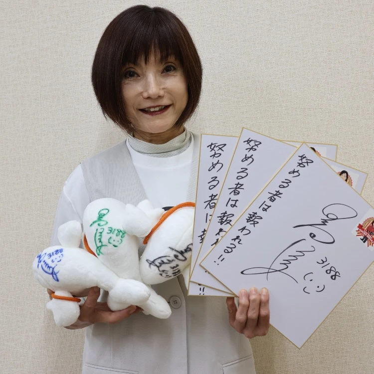 日高逸子さん サイン色紙＆サイン入りすなっちぬいぐるみ